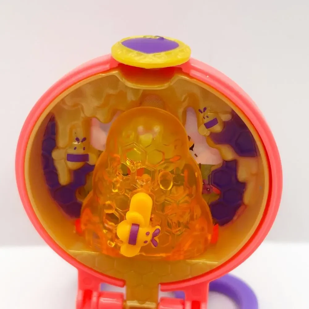 Polly Pocket BEEHIVE Folding Compact Playset 2019 w/ Dolls EUC